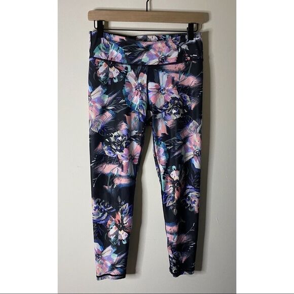 Fabletics Mid-Rise Printed Powerlite Capri Size S - Picture 3 of 13